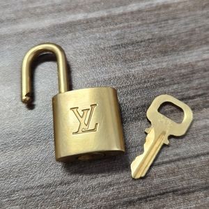 LV Lock and Key #305
